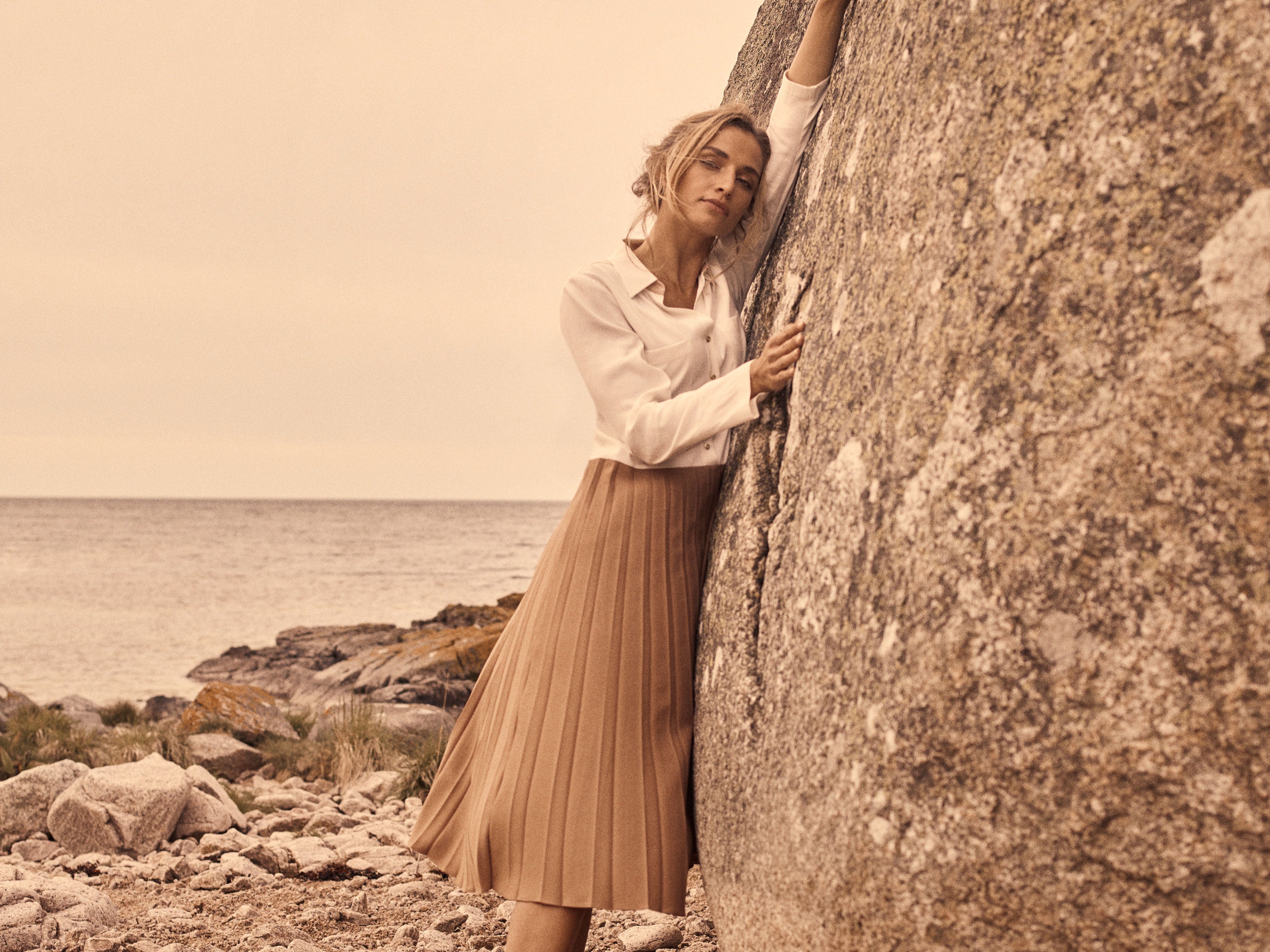 Embracing autumn in dreamy silhouettes