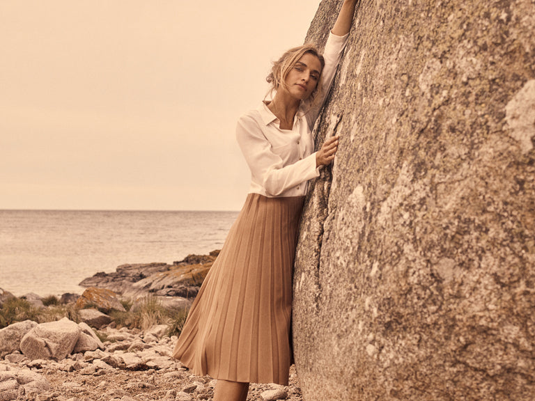 Embracing autumn in dreamy silhouettes