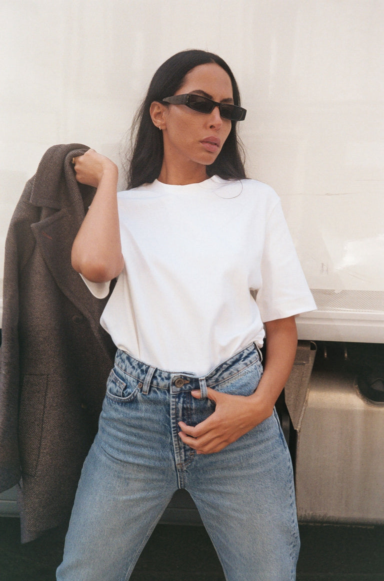 Modelshot / White / Detail